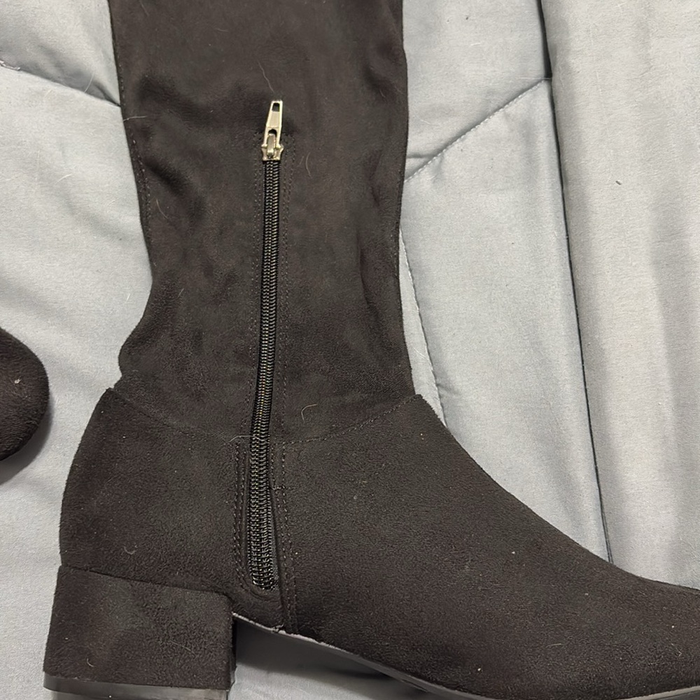 Boots 👢 - Picture 3 of 3